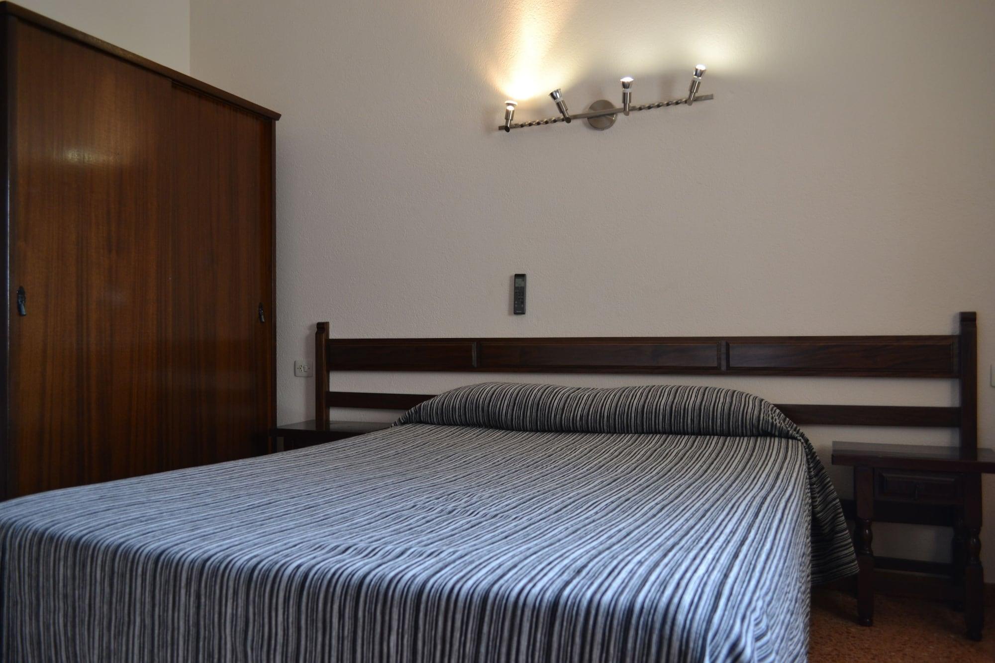 Hostal L'Esplai Виладомат Экстерьер фото